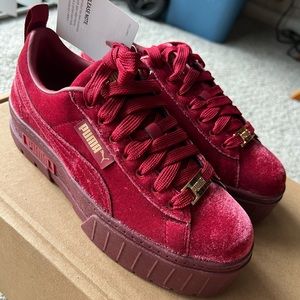 Burgundy/Maroon Puma Mayze Velvet platform sneakers size 6 US women